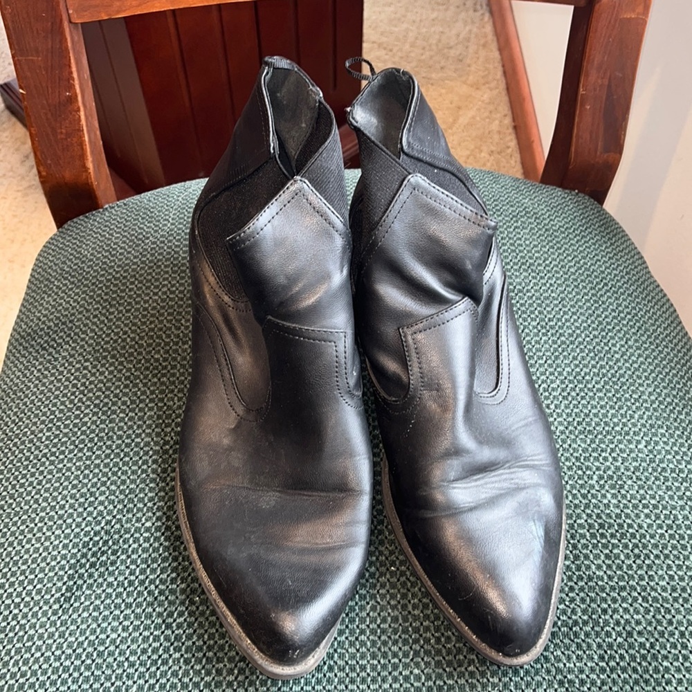 Black Low Heeled Divided Booties